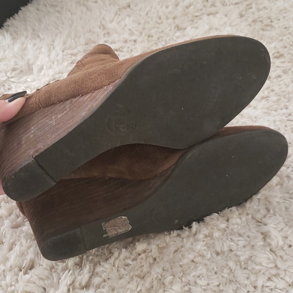 ๐Lucky Brad suede wedge booties ๐ - Picture 10 of 10